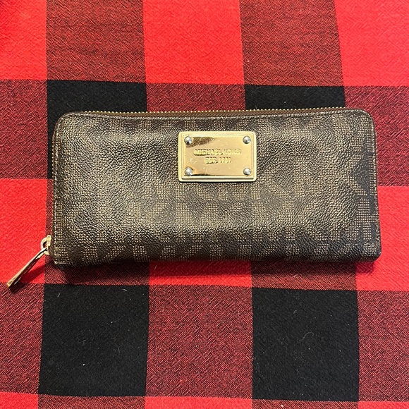 MICHAEL Michael Kors Handbags - Michael Kors Zip wallet